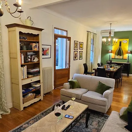 Villa Large 4br W Private Garden *