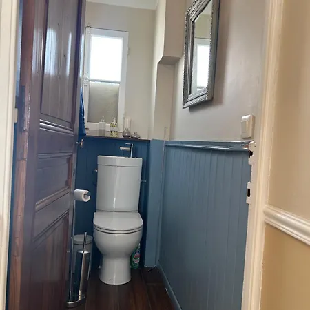 Large 4br W Private Garden Villa *