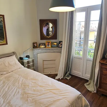 Large 4br W Private Garden Villa *