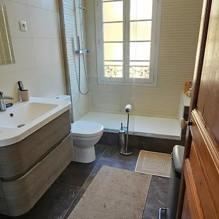 Large 4br W Private Garden
