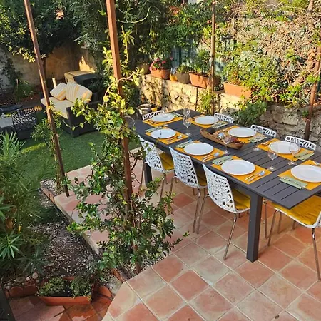 Large 4br W Private Garden Villa *